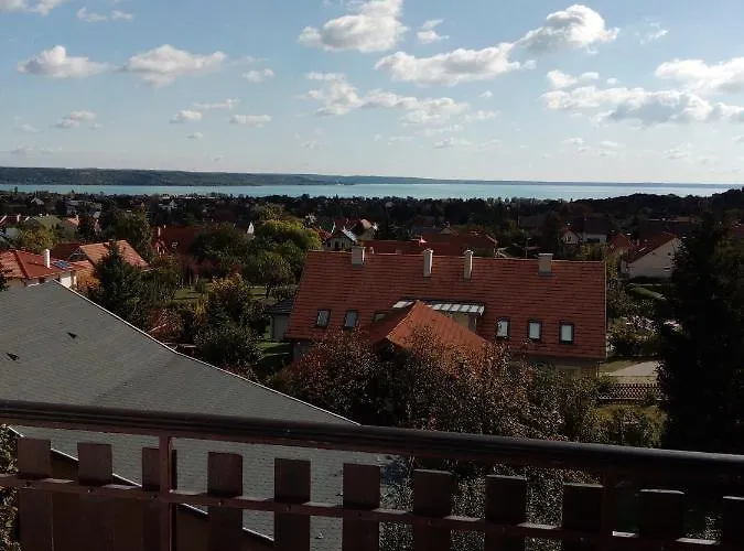 Lägenhet Panorama Pihenohaz Balatonalmádi